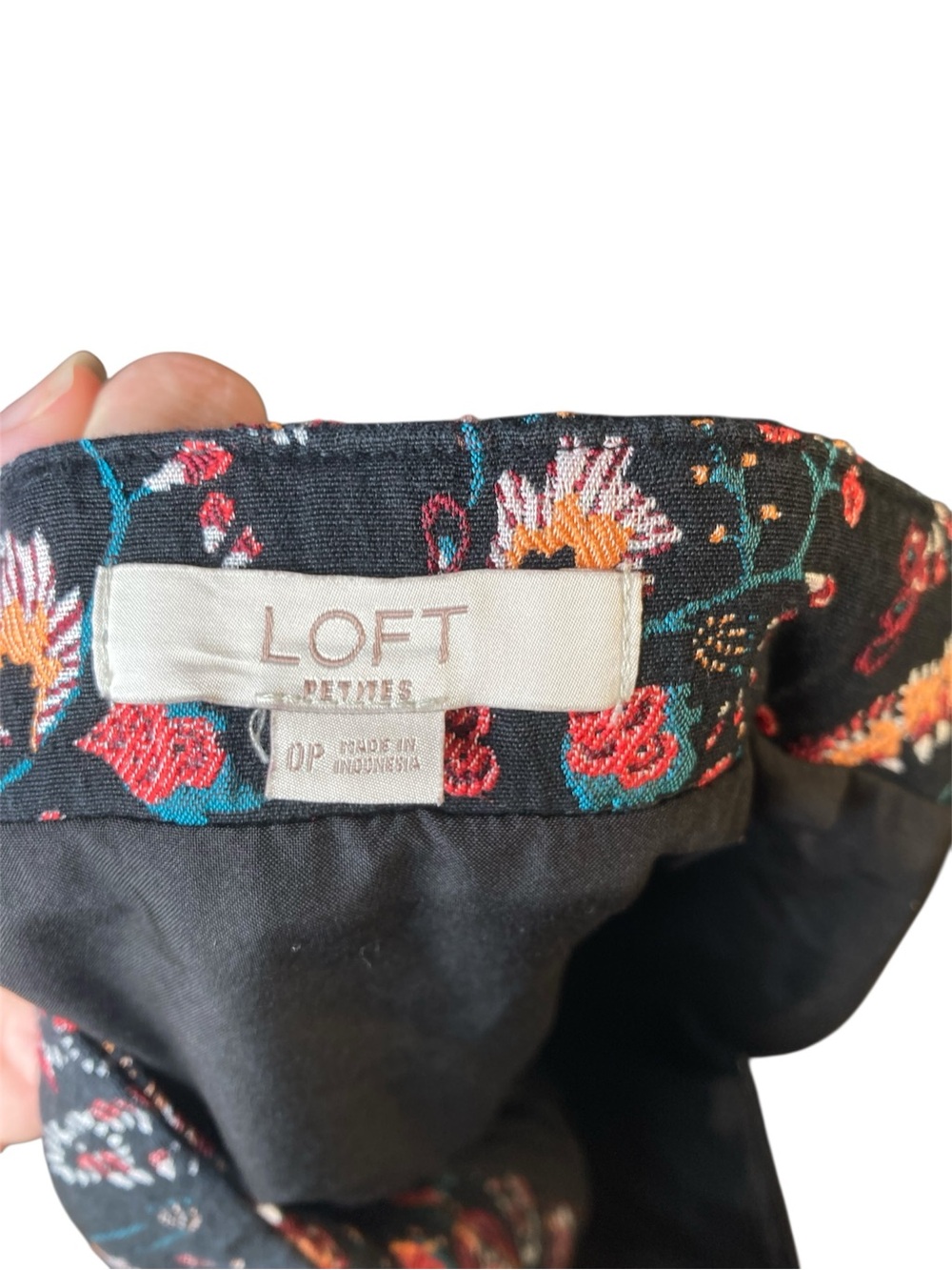 LOFT Pencil Skirt Black with Pink & Red Embroidered   Floral Size 0P - Picture 5 of 9